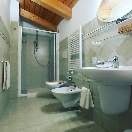 فندق مبيت وإفطار Al Vecchio Corso تيمبيو باوسانيا